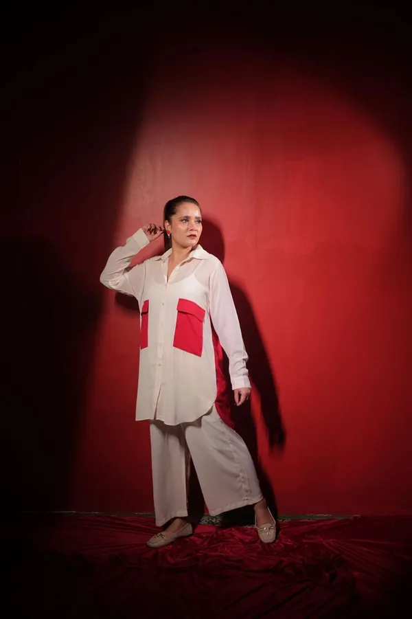 Deepika_Padukone_Airport_Loose_Co_Ord_Red_and_White